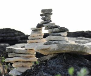 #Bermuda walkers asked to stop stacking rocks @BBCNews